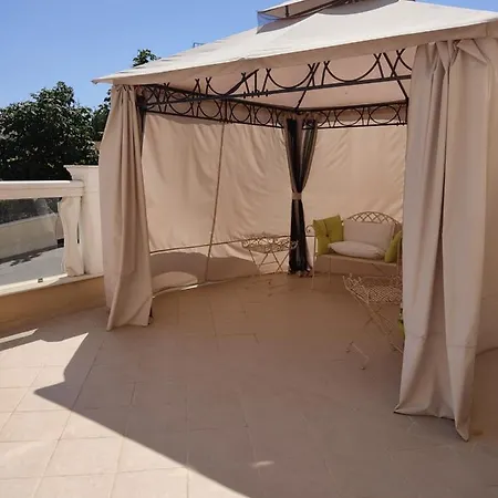 La Golden Sands
