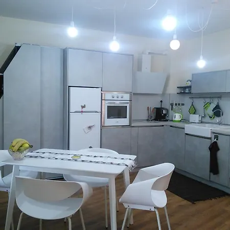 La Apartment *