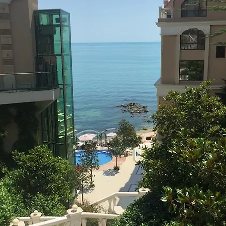 La Golden Sands