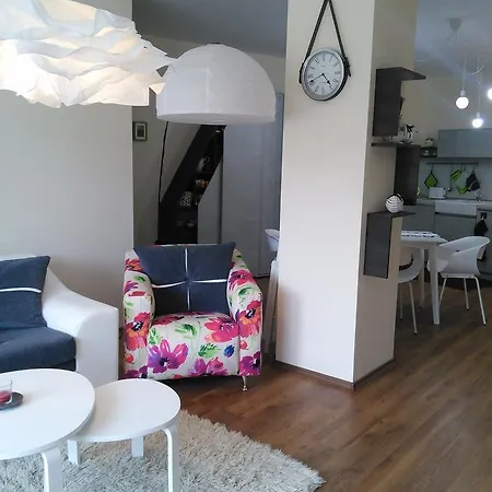La Apartment *