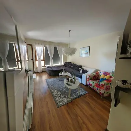 La Apartment *